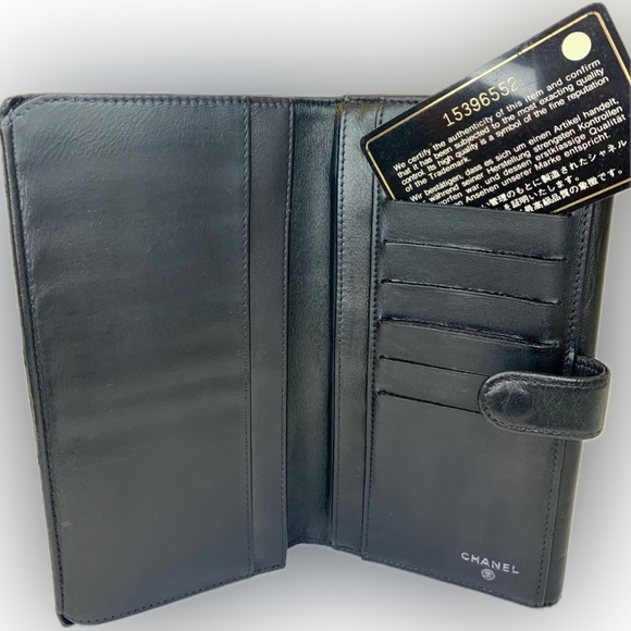Chanel Camellia Accent Black Leather Wallet. Box & Authenticity Card included. - Picture 3 of 14